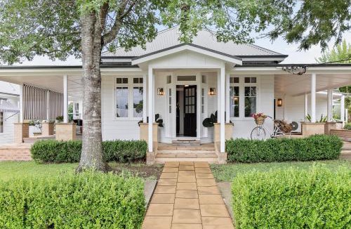 Gloucester House | Narraweema Guesthouse - Historic Luxury Accommodation