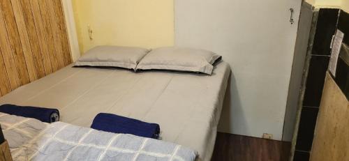 Andheri Hotel | Near Andheri Airport AC Couple Friendly Small Cozy Room Budget Inn