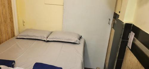 Andheri Hotel | Near Andheri Airport AC Couple Friendly Small Cozy Room Budget Inn