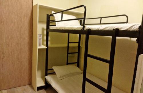 Andheri Hotel | Near Andheri Airport AC Couple Friendly Small Cozy Room Budget Inn