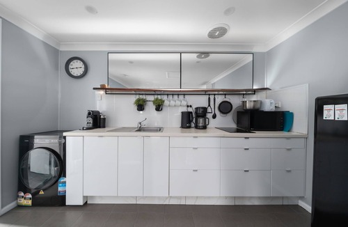 Bathurst Apartment | Neat & Tidy Studio with Firepit near Bathurst CBD