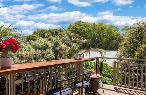 Nelson Bay House | Nelson on Nelson – walk to beach, sleeps 13, pet friendly