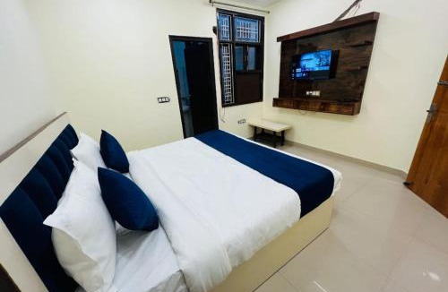 Mahipalpur House | Nestled in New Delhis Mahipalpur district