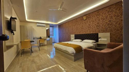 Hoskote Hotel | New KR Inn