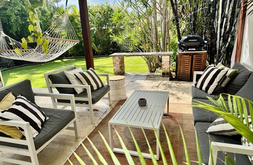 Emerald Beach House | NEW LISTING! Hide Emerald Beach – Walk to Beach Coastal Retreat