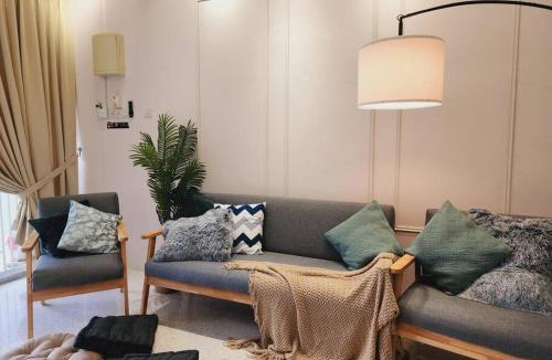 Ss 4 Villa | New! Petaling Jaya Landed Corner Home 4 BedRooms for up to 17 pax, Kelana Jaya, BBQ ,Paradigm Mall, LDP