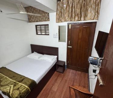 Chickpet Cabin | New Sampath Deluxe Rooms