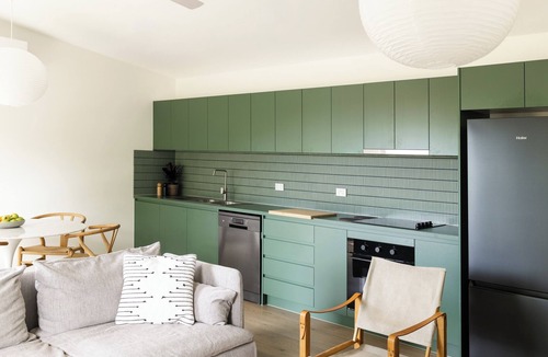 Cromer House | New Two Bedroom Designer Guesthouse in Cromer, 1 Queen + Bunk Bed