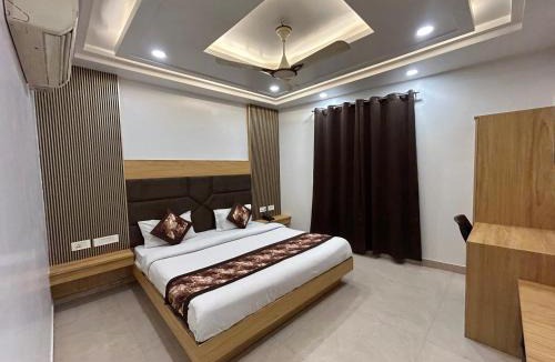Paharganj House | Newly Built Guest House Sapphire
