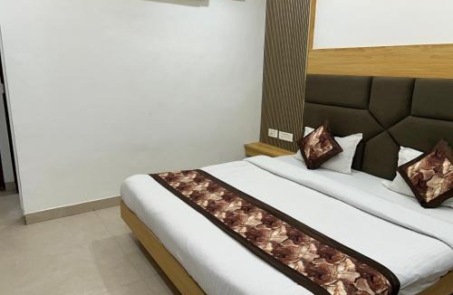 Paharganj House | Newly Built Guest House Sapphire