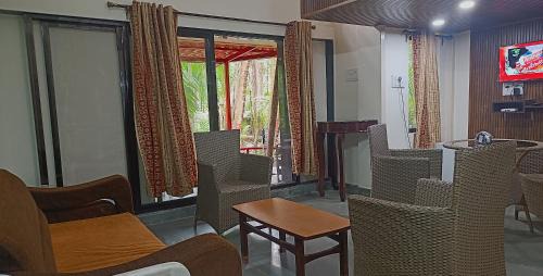 Alibaug House | NivaantatVicharays Palm View Family Room