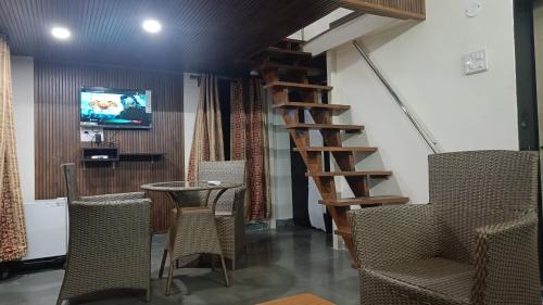 Alibaug House | NivaantatVicharays Palm View Family Room