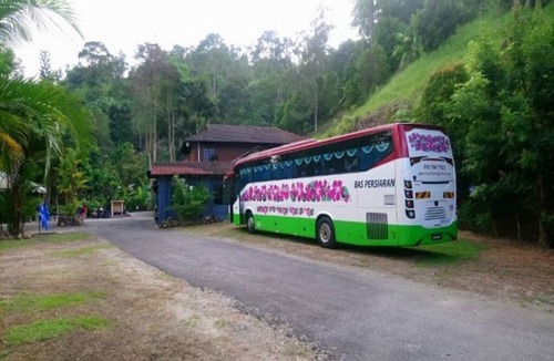 Kampung Kolong Pahat House | No . 1 Resort at Sungei Lembing .