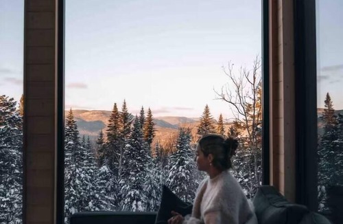 Lac Beauport Ski Chalet | NORR/Micro-Chalet/Mountain View with Hot Tub