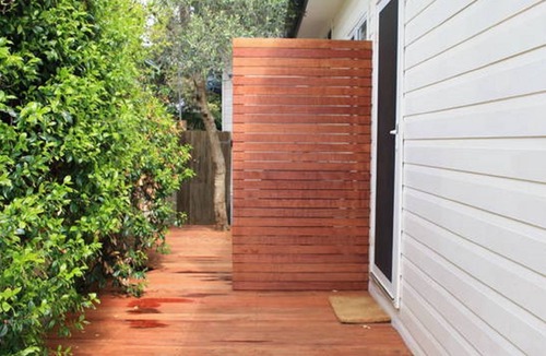 North Avoca House | North Avoca Beach House 200m level walk to beach 4 bedrooms secure yard