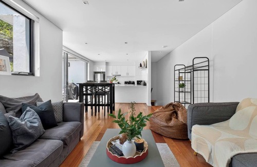 Brookvale Apartment | Northern Breeze Terrace Haven near Curl Curl Beach