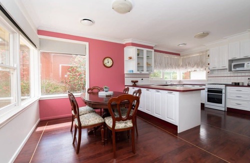 Bletchington House | Oak St - Perfect Home Away From Home, Close to CBD