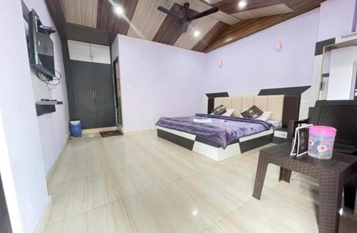 Banikhet Hotel | OAKWOOD HOMESTAY BANIKHET