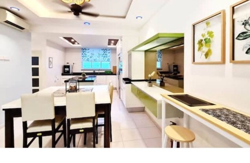 Tanjung Bungah House | Ocean 19 @ ShamrockVillaIBeachfront 4BR BigGroup