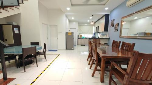 Tanjung Bungah Villa | Ocean 25 Shamrock Beach Big Group 6 Bedroom 5 Bathroom with Pool