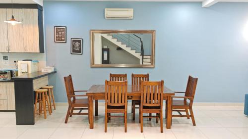 Tanjung Bungah Villa | Ocean 25 Shamrock Beach Big Group 6 Bedroom 5 Bathroom with Pool