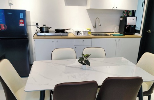 Jelutong Apartment | Ocean Home at Urban Suites Penang Georgetown@12 Pax