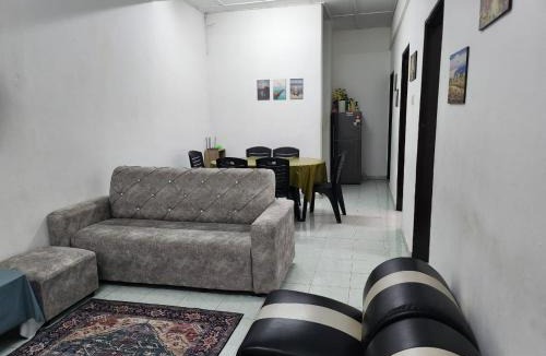 Banting House | OCEAN THIRTY # 15 mins to KLIA KLIA2 # with 2 Airconds & Wi-Fi