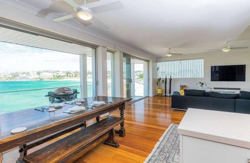 North Bondi Apartment | Ocean view luxury 3 bedroom home with balcony