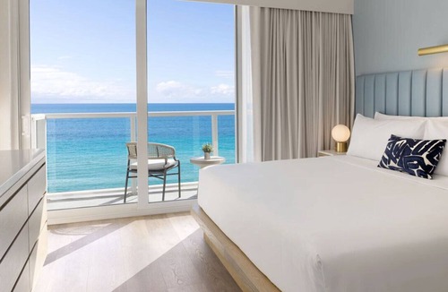 Sunny Isles Beach Resort | Oceanfront Suite at Resort