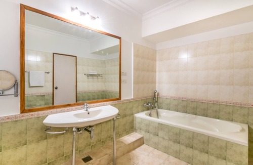 Bangalore City Center Hotel | Octave Hotel Double Rd