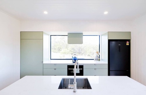 Tenterfield House | Off-Grid Farm Stay with Scenic Views