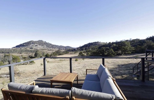 Tenterfield House | Off-Grid Farm Stay with Scenic Views