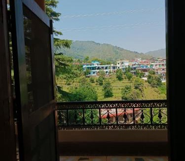 Pithoragarh Apartment | Old Mountain Home