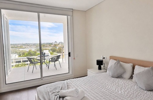 Lidcombe Apartment | Olympic Park 1BR: Pool, Gym and Free Secure Parking