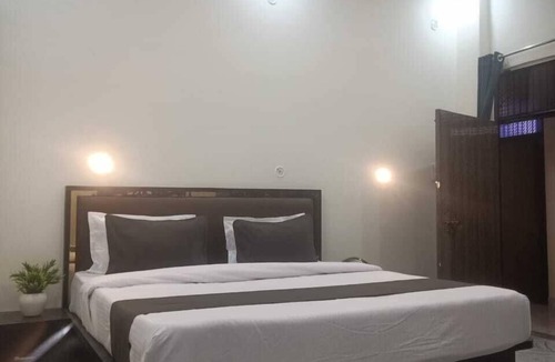 Naini Hotel | Om.palace