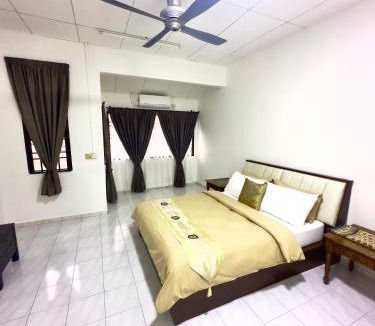 Kampung Tok Bidan House | Oma Residence Alor Setar l Free Netflix l Near City Centre