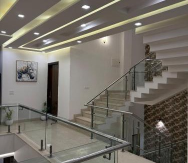 Gurugram Apartment | Ombré by DiMerro Stays