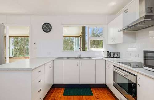 Vincentia Apartment | On Collingwood Beach by Book Jervis Bay - Upstairs Apartment