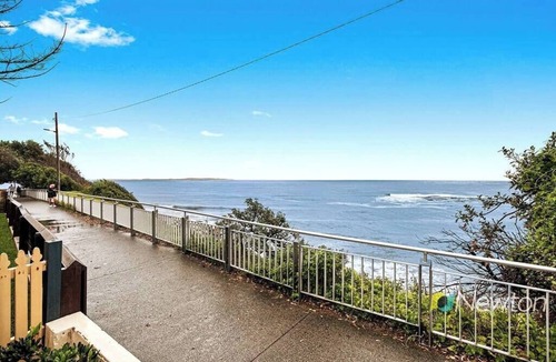 Cronulla Apartment | On The Esplanade sunny apt with a view
