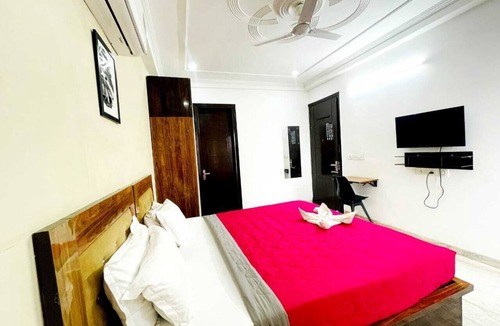 Sector 51 Hotel | OPO MINISTAR M180