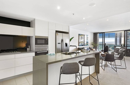 Broadbeach Apartment | Oracle Broadbeach Gorgeous Modern 2 Bed 1 Bath Apartment - CoastHM