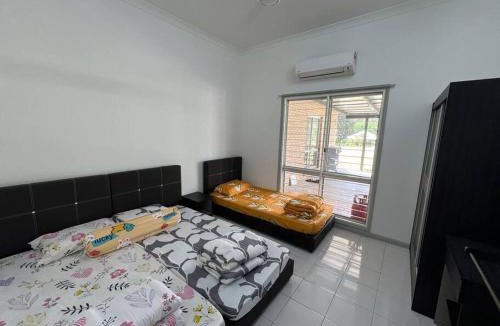 Behrang Ulu House | Orchard Lake House - Entire bungalow, 4 rooms, 9 beds, 13 persons