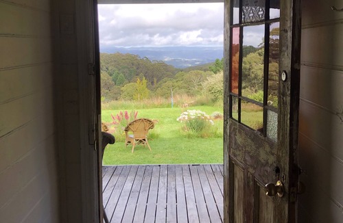 Blackheath Cabin | Original 1895 cottage, magnificent uninterrupted views of valley.