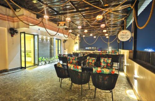 DLF Phase 5 Hotel | Orsom Stay Rooms with Jacuzzi Sector 53 Gurgaon