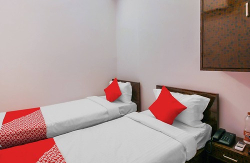 Hyderabad Hotel | OYO 17168 Hz Lodge