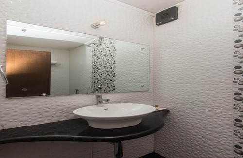 Kopar Khairane Hotel | OYO 23656 Parimeet Hotel
