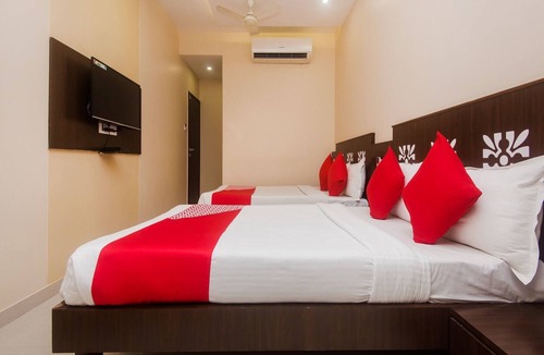 Kopar Khairane Hotel | OYO 23656 Parimeet Hotel