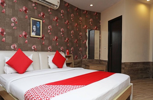 Diamond Harbour Hotel | OYO 28439 Skylark Hotel