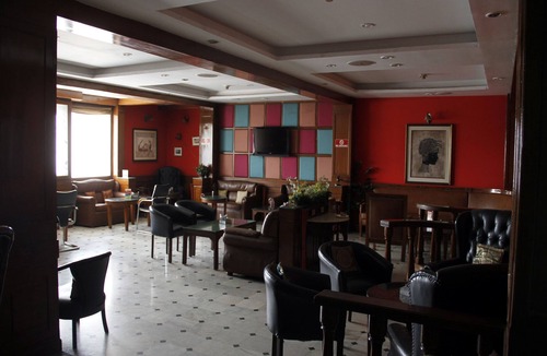Sector 14 Hotel | OYO 495 Hotel Chaupal