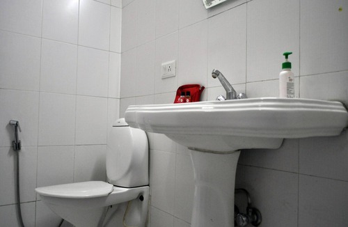 Sector 14 Hotel | OYO 495 Hotel Chaupal